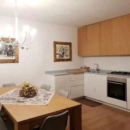 Graziosa Bifamiliare Ad Con Giardino Privato *