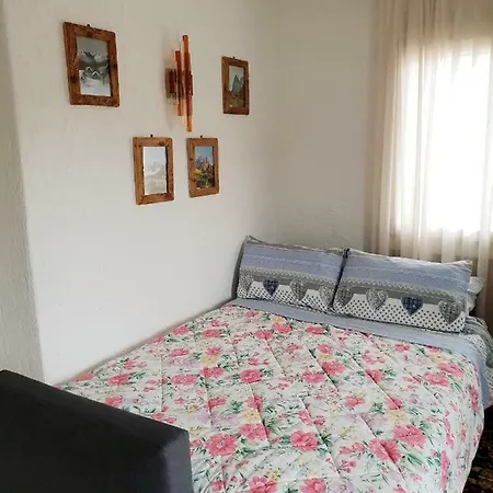 Vakantiehuis Graziosa Bifamiliare Ad Con Giardino Privato